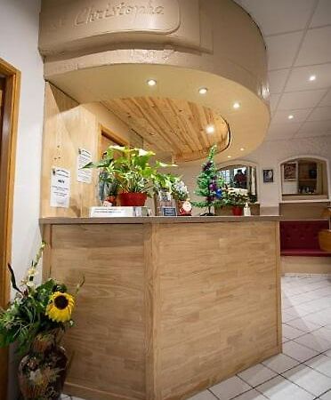 Hotel-Restaurant Le Saint Christophe Lourdes Esterno foto