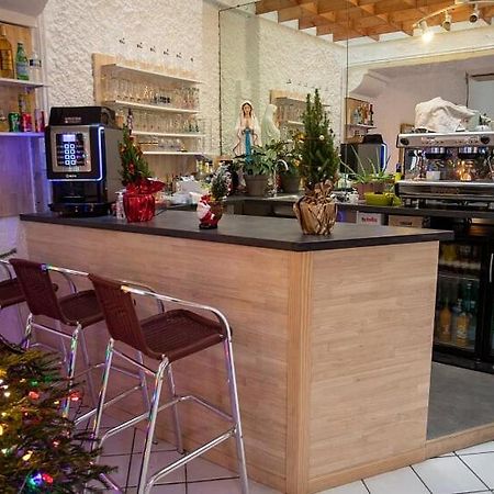 Hotel-Restaurant Le Saint Christophe Lourdes Esterno foto