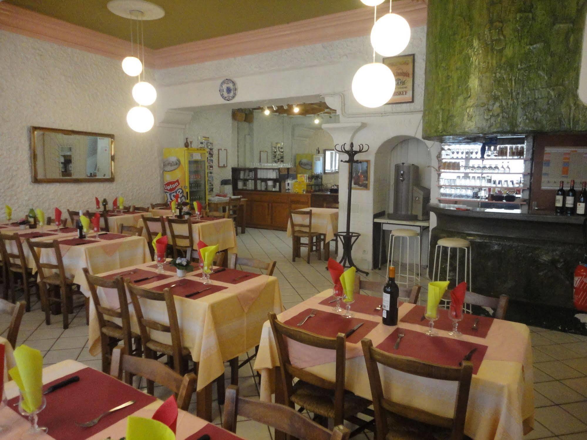 Hotel-Restaurant Le Saint Christophe Lourdes Esterno foto