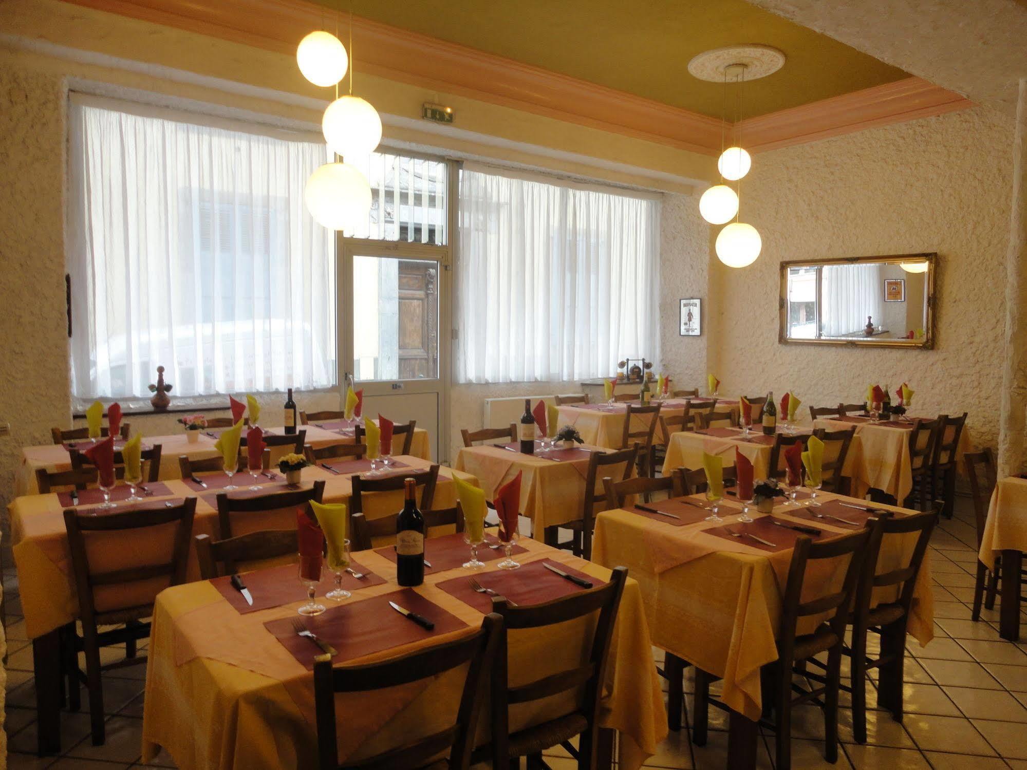 Hotel-Restaurant Le Saint Christophe Lourdes Esterno foto